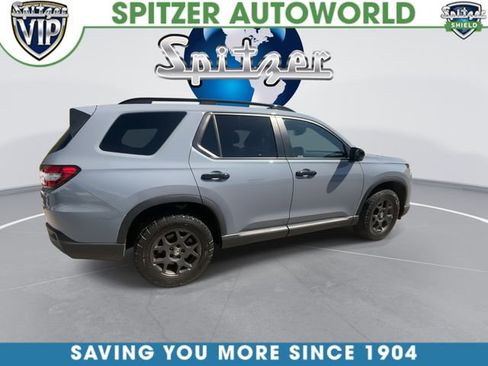 Used 2025 Honda Pilot TrailSport image 9
