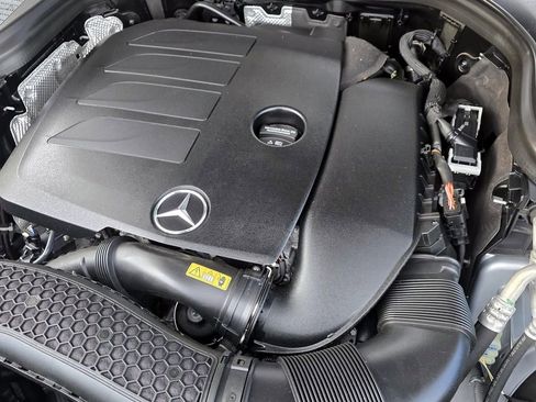 Used 2022 Mercedes-Benz GLC 300 w/ Premium Package Lite image 9