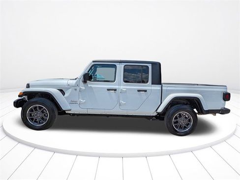 Used 2023 Jeep Gladiator Overland image 7