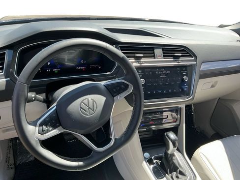 Used 2024 Volkswagen Tiguan SE AWD/4WD image 24
