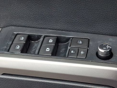 Used 2018 Toyota Tacoma Limited AWD/4WD image 22