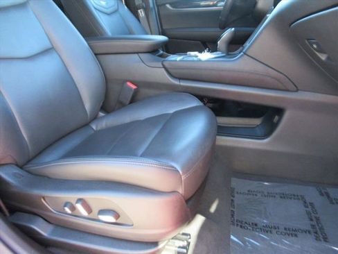 Used 2025 Cadillac XT6 Premium Luxury image 9