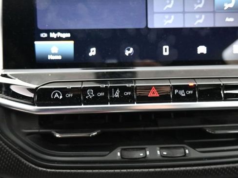 Used 2025 Jeep Compass Trailhawk image 26