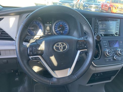 Certified 2020 Toyota Sienna XLE image 11