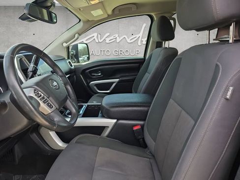 Used 2020 Nissan Titan SV w/ SV Convenience Package image 19