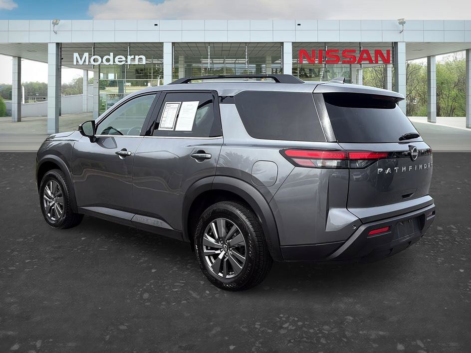Certified 2025 Nissan Pathfinder SV FWD image 3