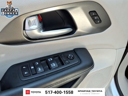 Used 2024 Chrysler Pacifica Touring-L FWD image 15