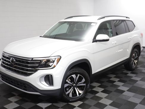 New 2026 Volkswagen Atlas SE image 2