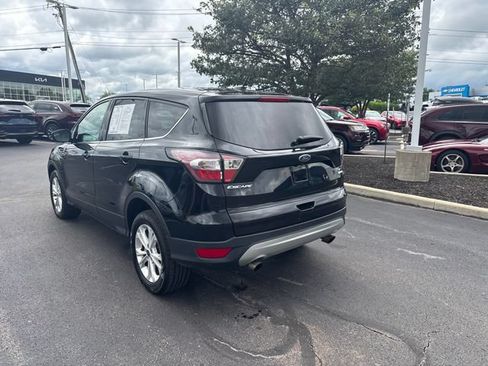Used 2017 Ford Escape SE FWD image 9