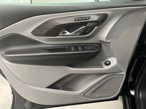 Used 2024 GMC Terrain SLT image 11