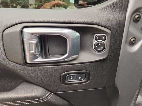 Used 2020 Jeep Wrangler Unlimited Sahara w/ Safety Group AWD/4WD image 19