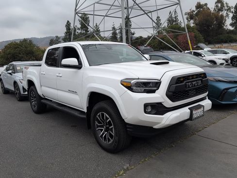 Certified 2023 Toyota Tacoma TRD Sport AWD/4WD image 3