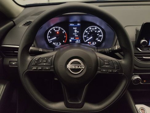 Used 2024 Nissan Altima 2.5 S FWD image 22