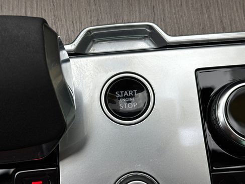 Used 2023 Land Rover Range Rover SE image 25