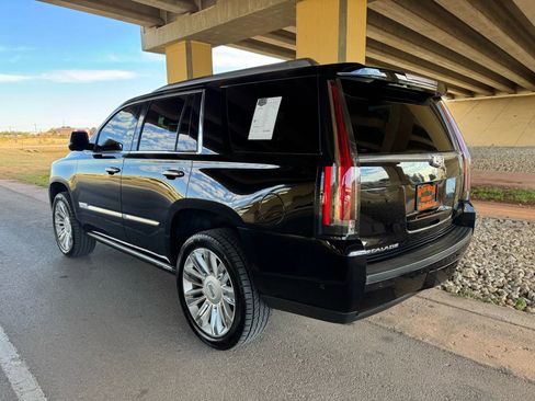 Used 2019 Cadillac Escalade Platinum image 5
