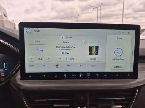 Certified 2025 Ford Escape SE w/ PHEV Premium Package image 32