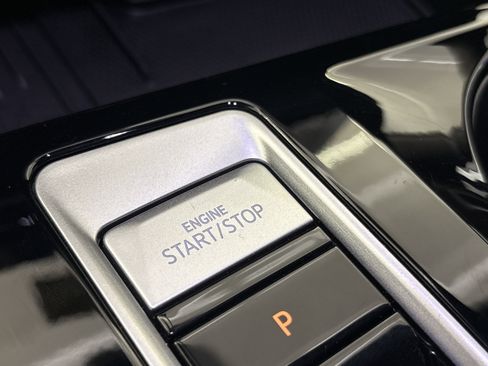 Certified 2025 Volkswagen Atlas SE w/ Panoramic Sunroof Package image 21