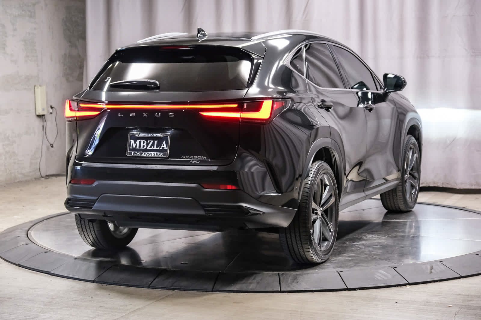 Used 2025 Lexus NX 450h+ AWD w/ Towing Package (2000 Lbs) image 4