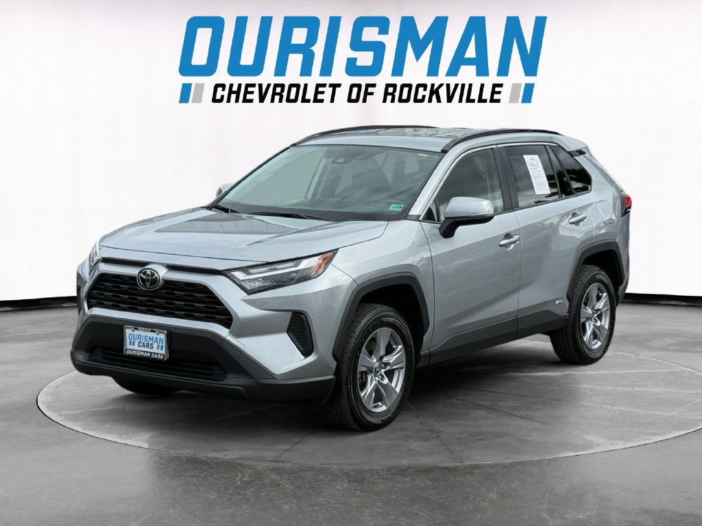Used 2025 Toyota RAV4 XLE AWD/4WD image 2