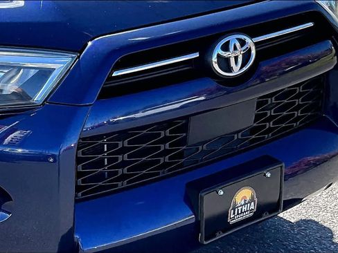 Used 2024 Toyota 4Runner SR5 AWD/4WD image 33