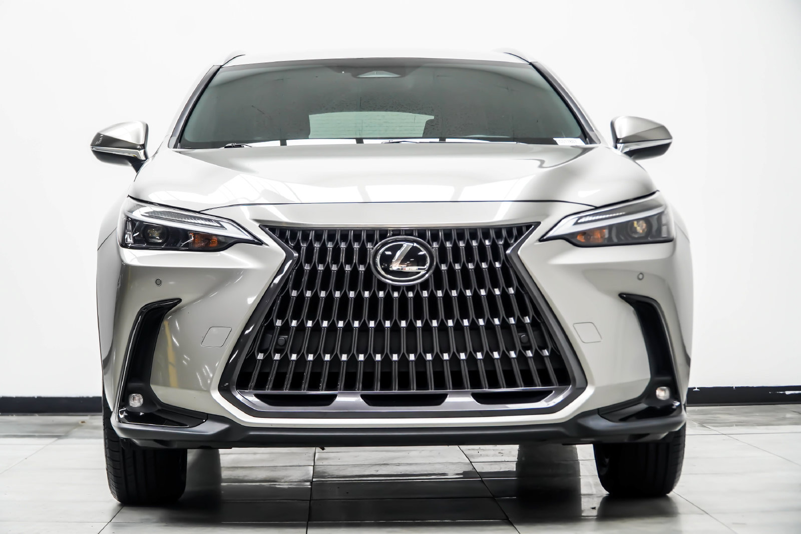 Used 2025 Lexus NX 250 FWD w/ Towing Package (2000 Lbs) image 9