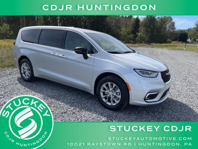 New 2026 Chrysler Pacifica Select