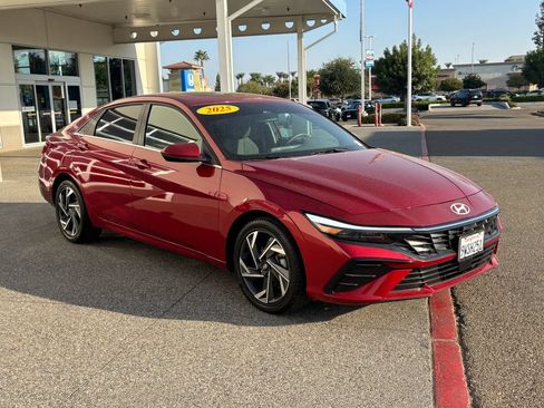 Used 2025 Hyundai Elantra SEL FWD image 3