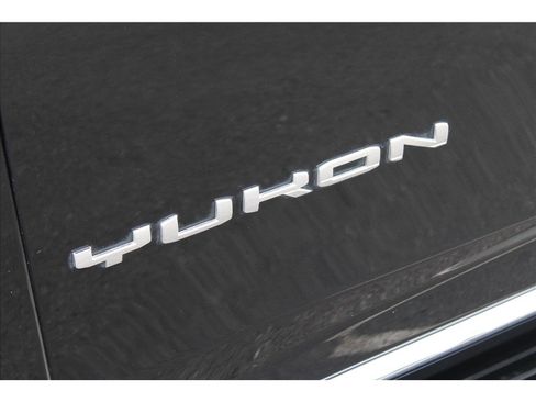 Used 2021 GMC Yukon SLT image 32