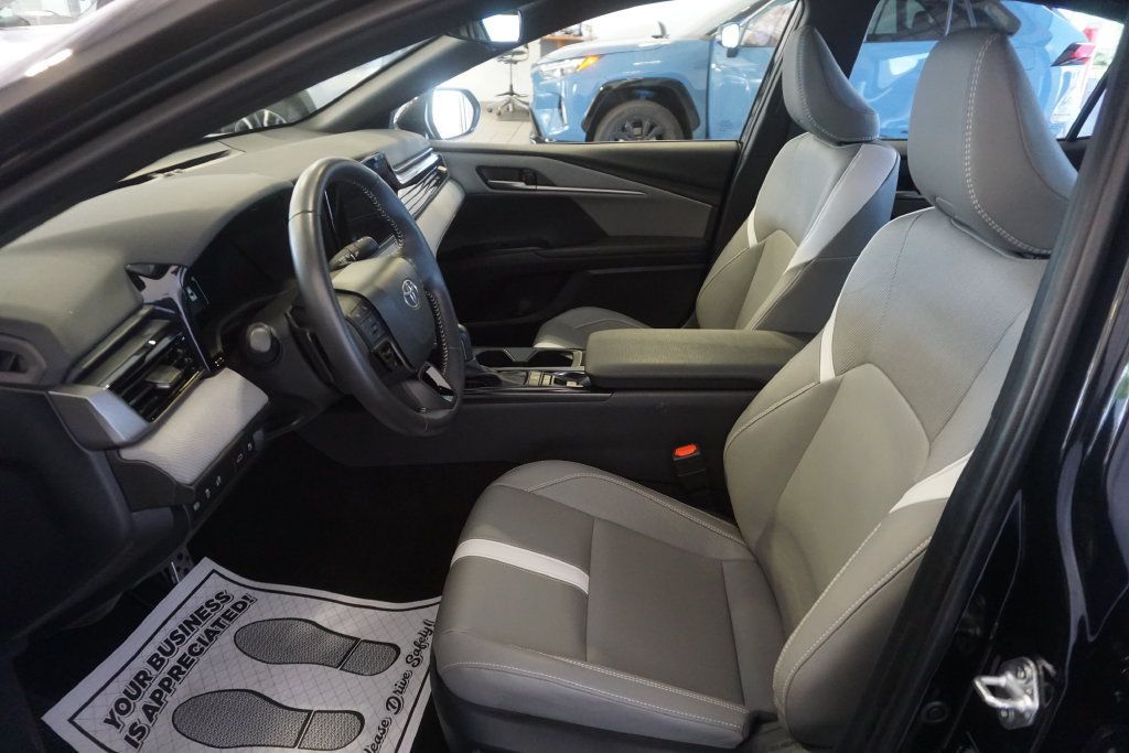 Used 2025 Toyota Camry SE AWD/4WD image 18
