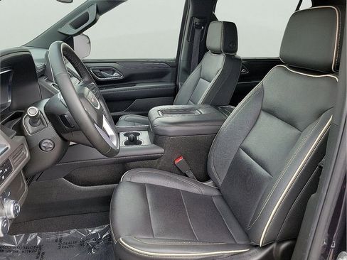 Used 2024 GMC Yukon XL SLT w/ SLT Luxury Package AWD/4WD image 14