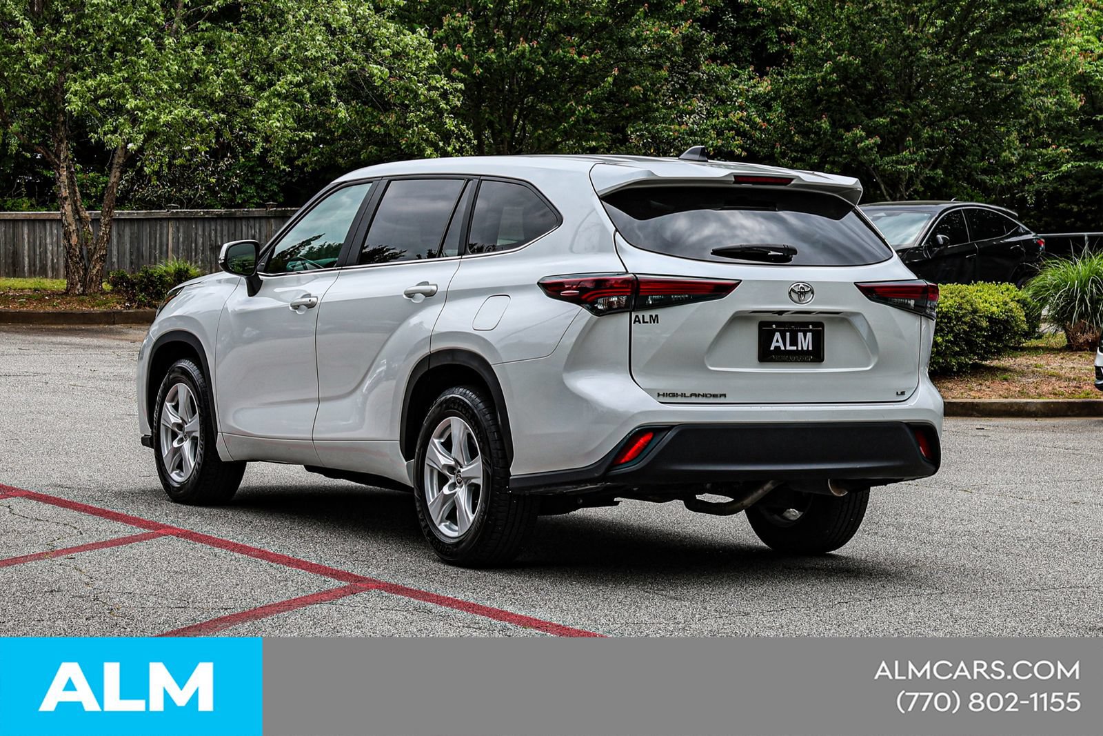 Used 2024 Toyota Highlander LE FWD image 8