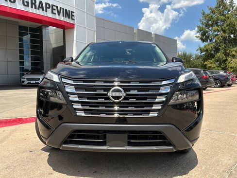 Used 2025 Nissan Rogue SV FWD image 3