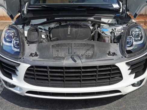 Used 2018 Porsche Macan AWD/4WD image 7