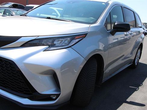 Used 2021 Toyota Sienna XSE AWD/4WD image 48