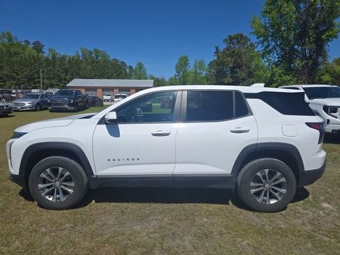 Used 2025 Chevrolet Equinox LT image 2