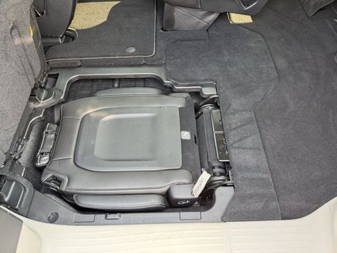 Used 2023 Chrysler Pacifica Touring-L FWD image 14