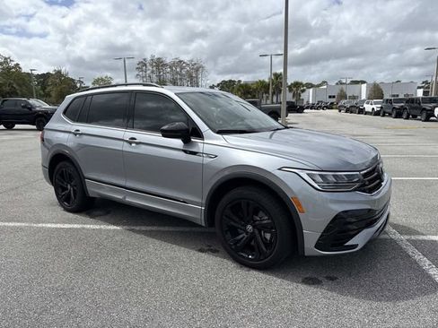 Used 2024 Volkswagen Tiguan SE R-Line image 1