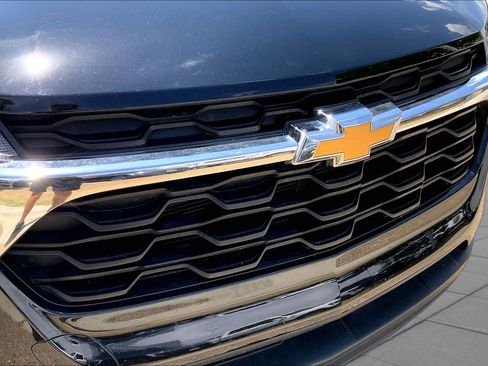 Used 2025 Chevrolet Trax LS FWD image 36