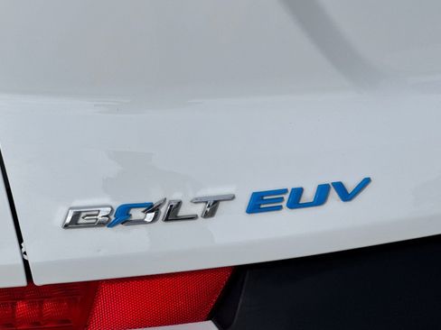 Used 2022 Chevrolet Bolt EUV LT w/ Convenience Package FWD image 30