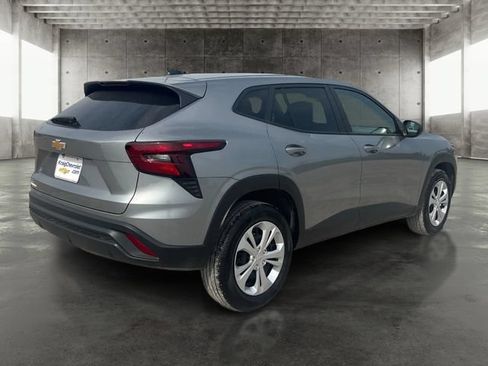 Used 2026 Chevrolet Trax LS FWD image 5