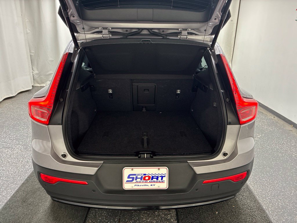 Used 2026 Volvo XC40 B5 Plus AWD/4WD image 6