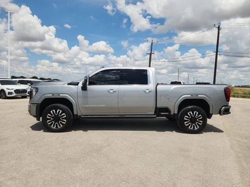 Used 2025 GMC Sierra 2500 Denali Ultimate w/ Max Trailering Package AWD/4WD image 4