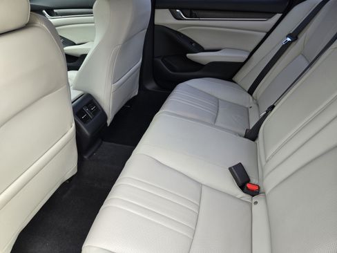 Used 2018 Honda Accord Touring image 28