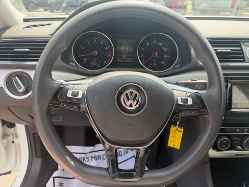 Used 2017 Volkswagen Passat 1.8T S FWD image 17