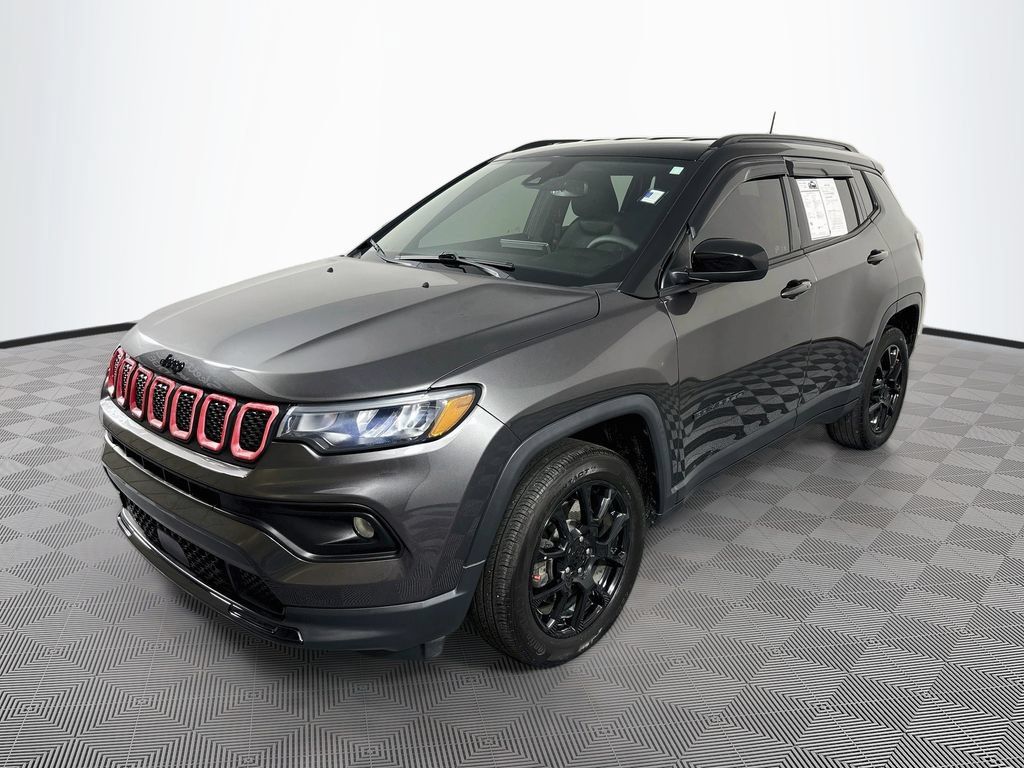 Used 2023 Jeep Compass Latitude w/ Convenience Group AWD/4WD image 3