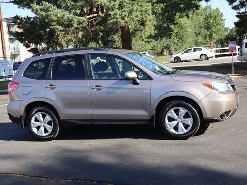 Used 2015 Subaru Forester 2.5i Premium AWD/4WD image 2
