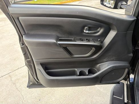 Used 2023 Nissan Titan SV w/ SV Convenience Package RWD image 17