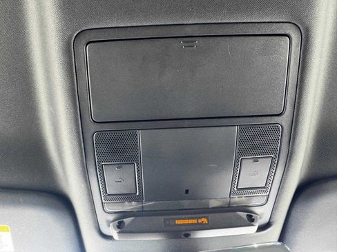 Used 2021 Land Rover Defender 90 image 32