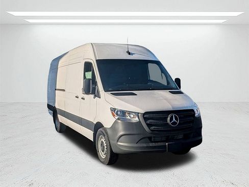 Used 2024 Mercedes-Benz Sprinter 3500 image 4