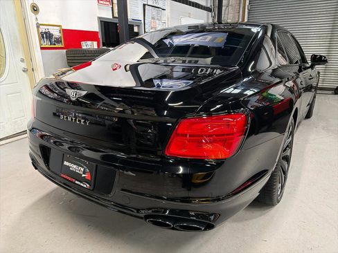 Used 2022 Bentley Flying Spur V8 image 5